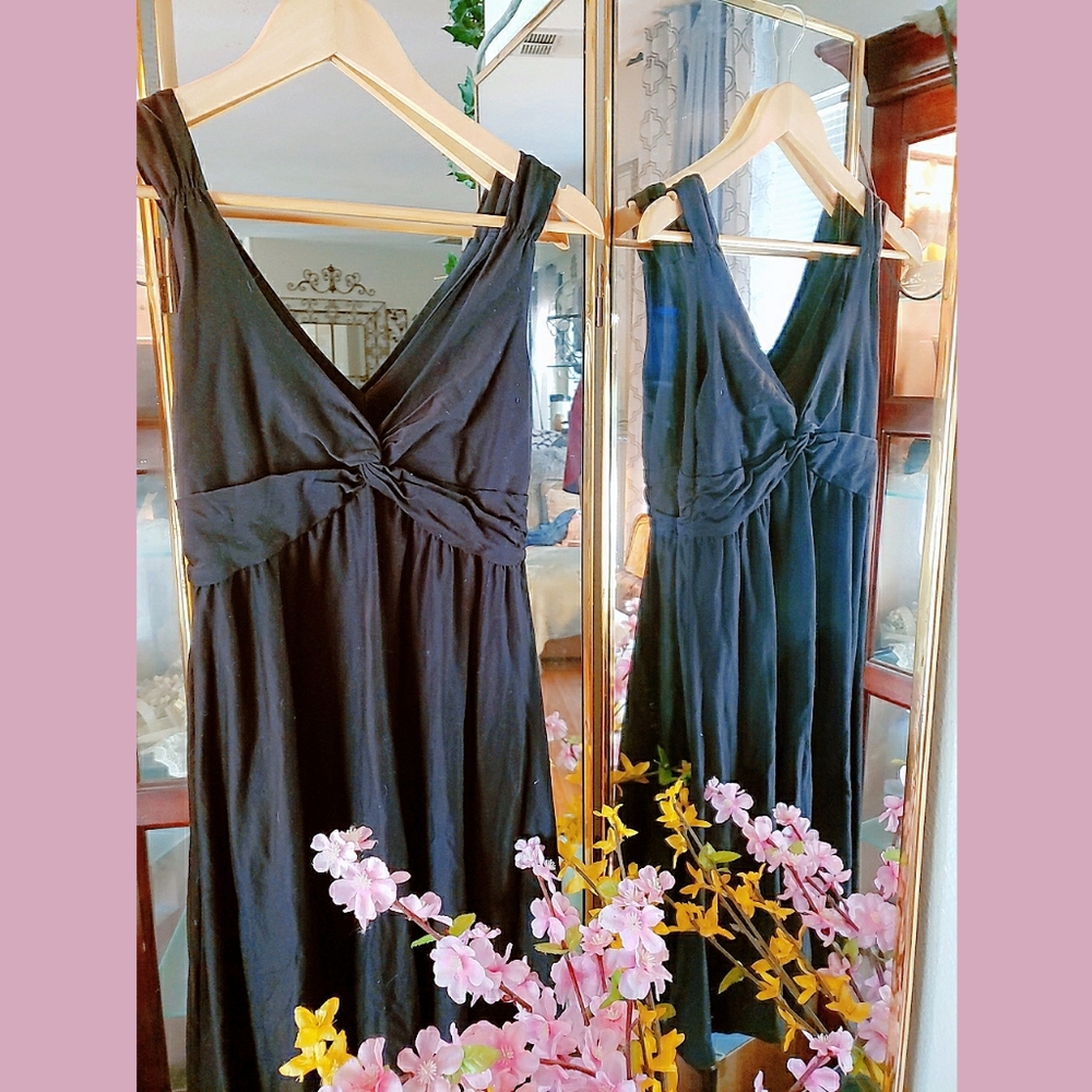 Black V-neck Midi Dress